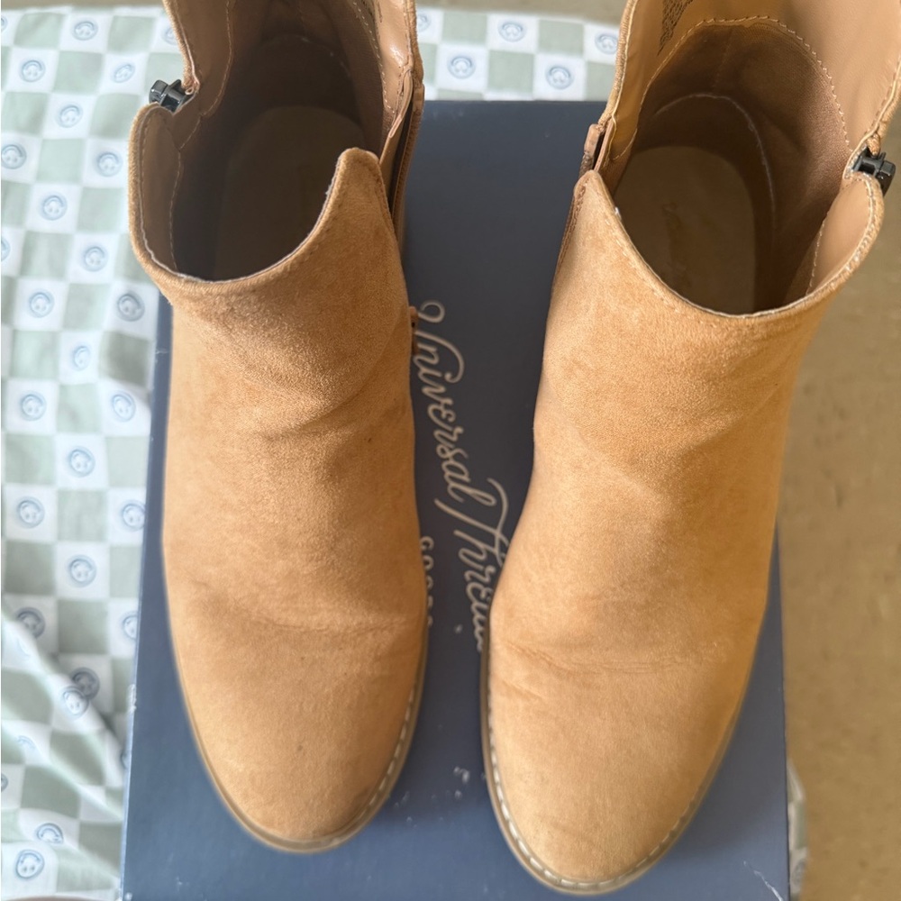 Universal Thread Tan Heeled Boots